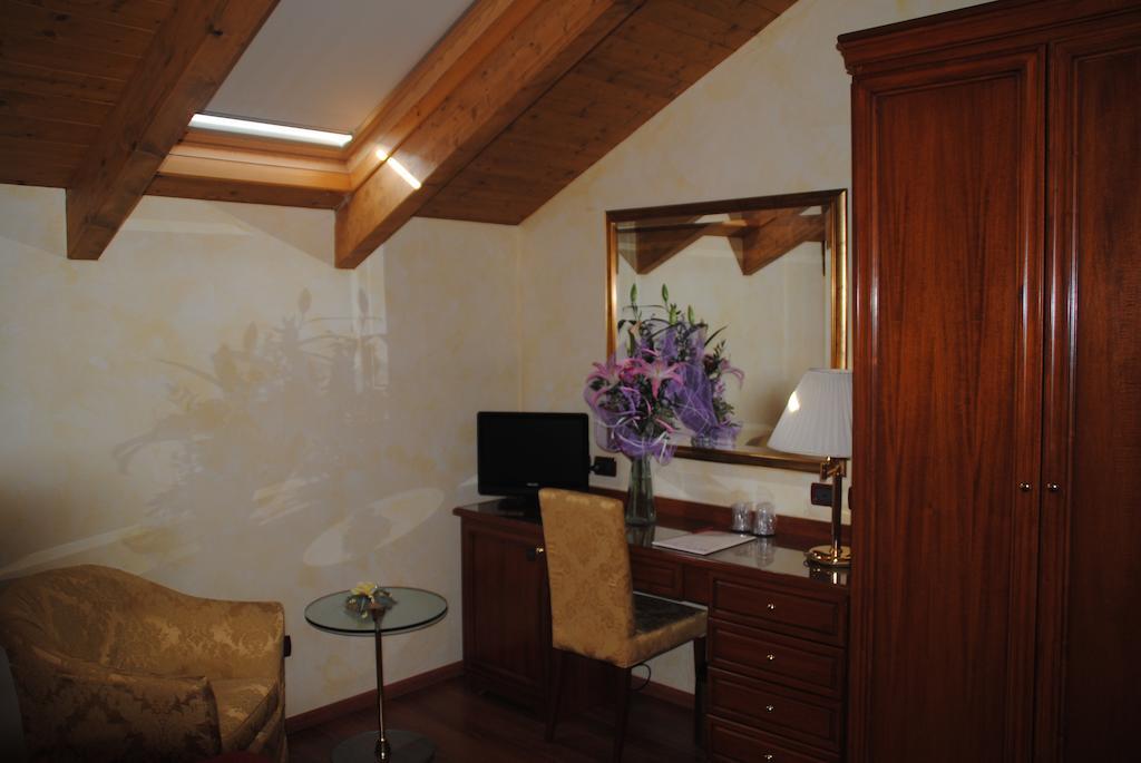 Hotel Vazzana Volpiano Bagian luar foto