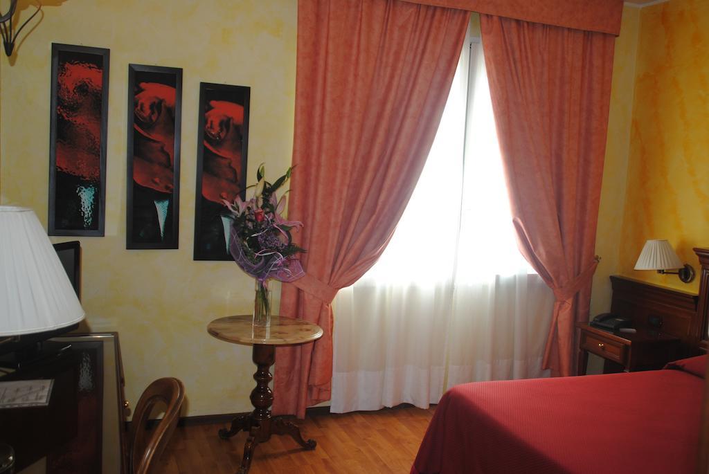 Hotel Vazzana Volpiano Ruang foto