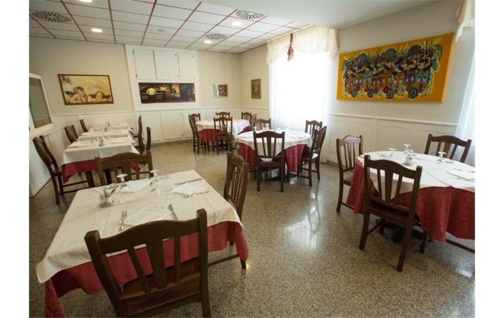 Hotel Vazzana Volpiano Bagian luar foto