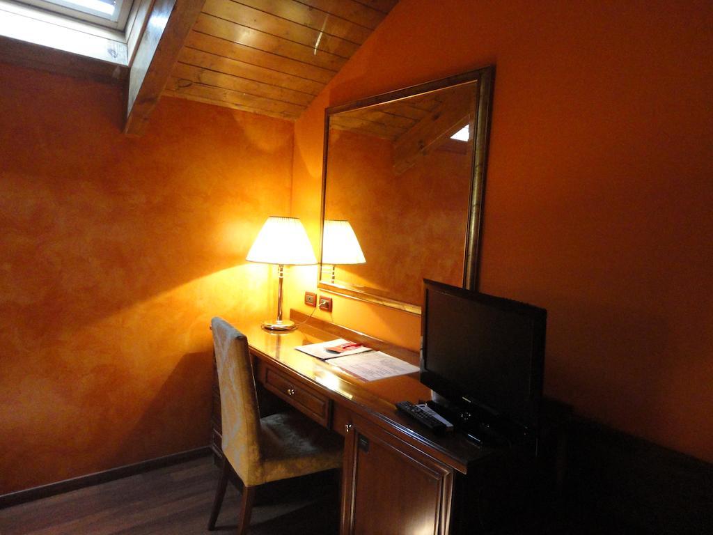 Hotel Vazzana Volpiano Bagian luar foto