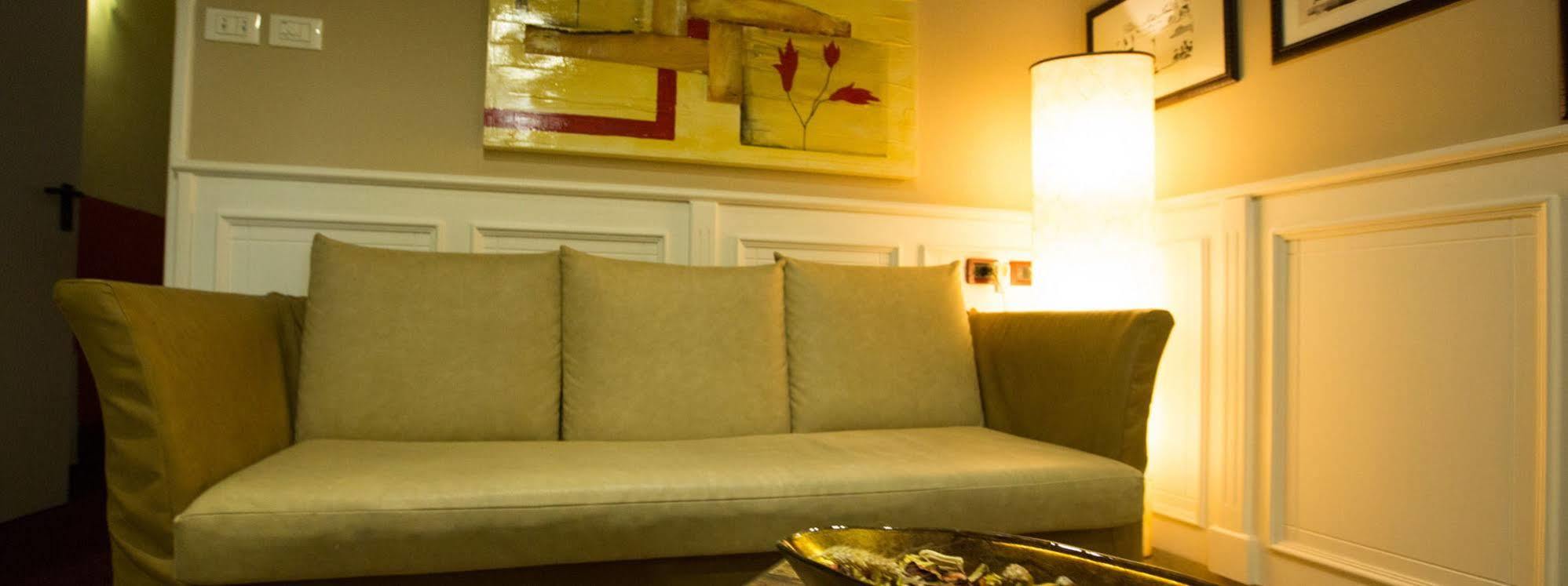 Hotel Vazzana Volpiano Bagian luar foto