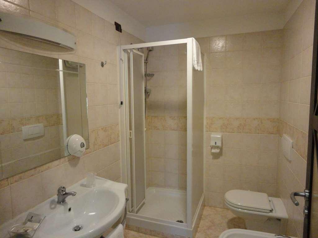Hotel Vazzana Volpiano Ruang foto