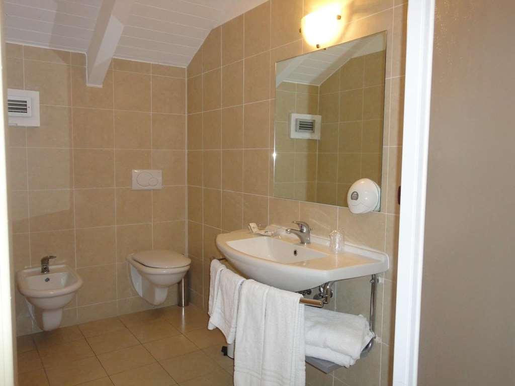 Hotel Vazzana Volpiano Ruang foto