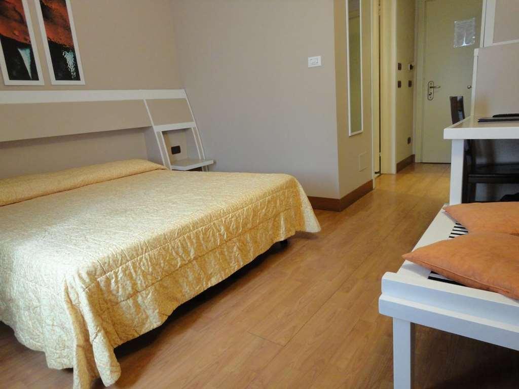 Hotel Vazzana Volpiano Ruang foto