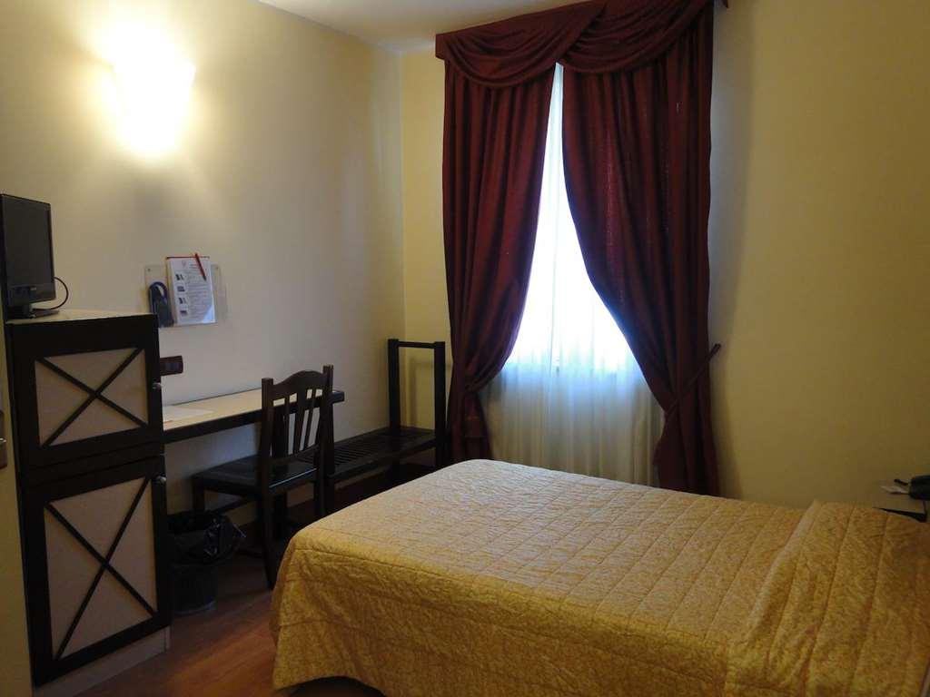 Hotel Vazzana Volpiano Ruang foto