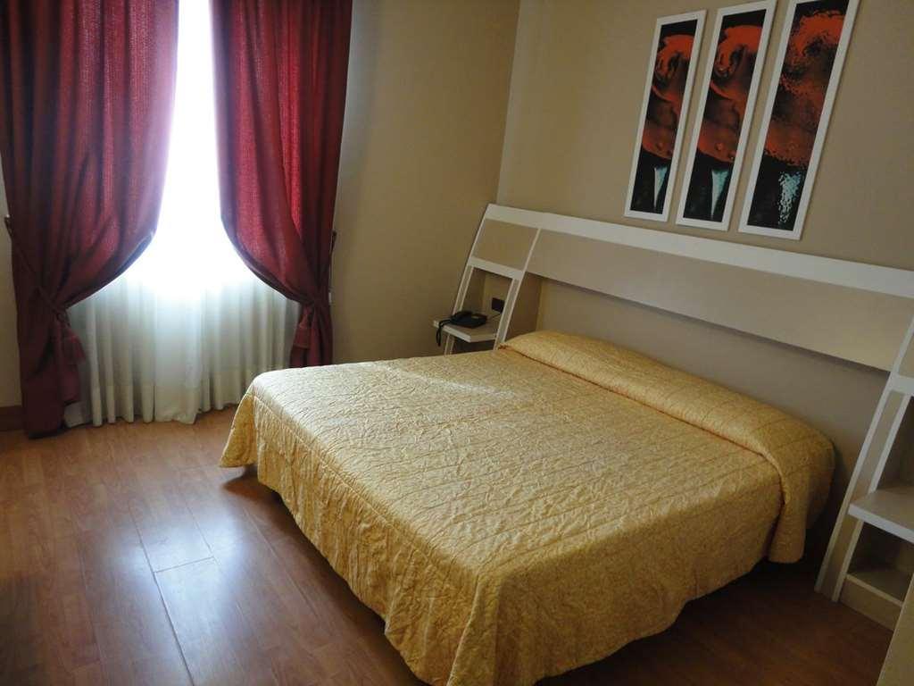 Hotel Vazzana Volpiano Ruang foto